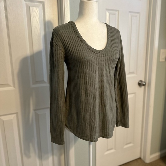 Chaser Tops - Chaser Waffle Knit V Neck Olive Green Sweater Size XS